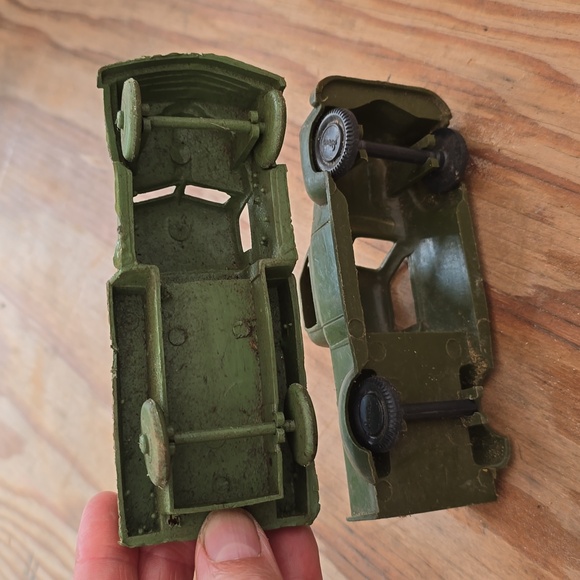 Vintage 2 army Trucks + army figure Mix lot 1960s Toys - Picture 7 of 11